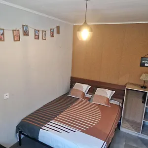 Independant Dans Maison Avec Jardinet, Au Calme Appartement